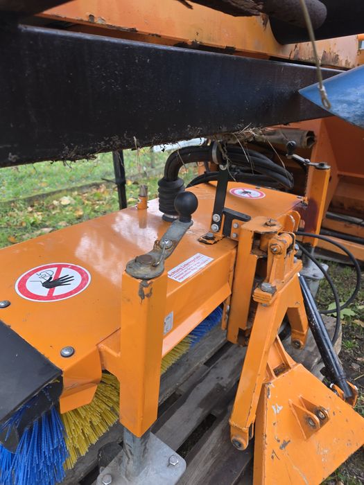 Zamiatarka szczotka piaggio porter pfau