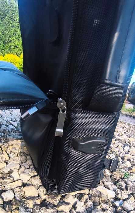 Torba/plecak biznesowy / podróżny na laptopa z USB – czarny