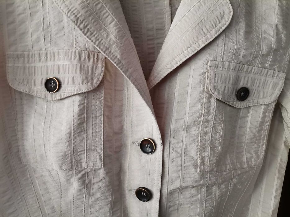 Żakiet z kieszeniami