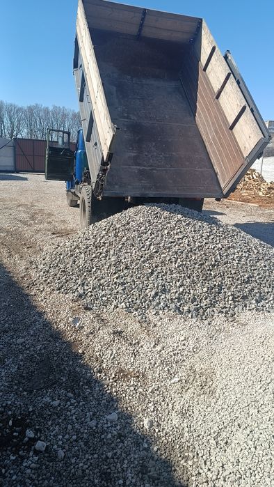 Продам щебень строительный,песок,отсев.