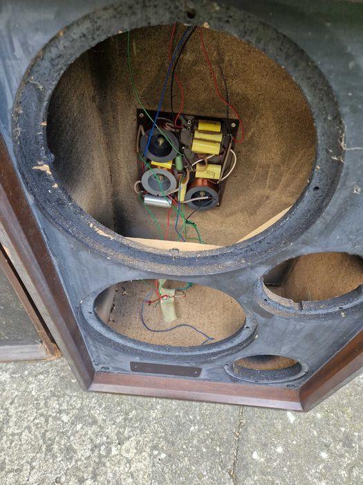 Skrzynie z kolumn Tonsil, Unitra, Diora, Pionier.