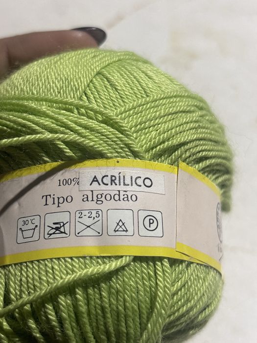 Novelo “Arrancada” verde-alface 100% acrílico 50 gramas
