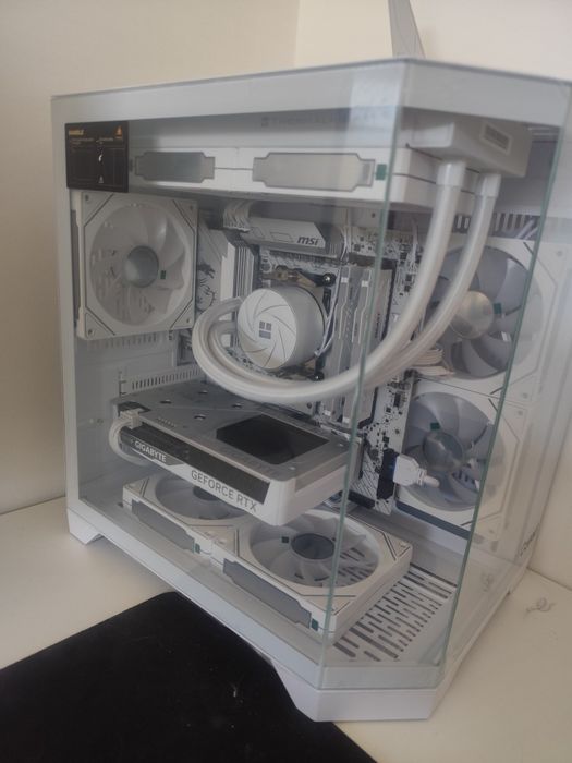 Biały Gamingowy PC RTX 5060 Ti 16GB | Ryzen 5 7500F | 32GB DDR5 |