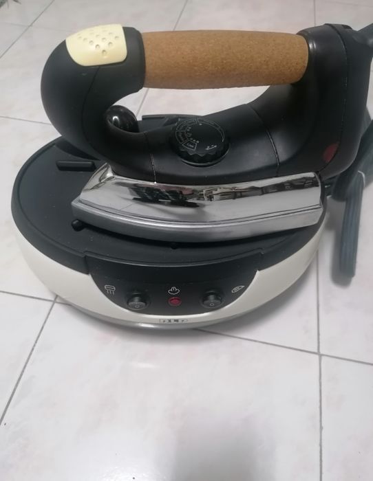 Ferro de engomar com caldeira