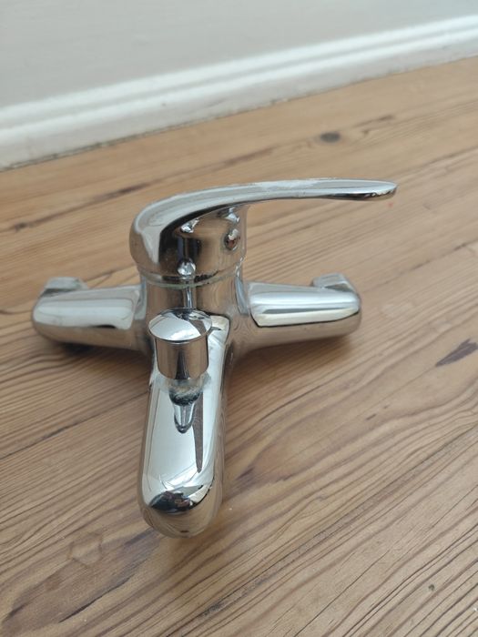 Torneira e cabeça/mangueira de chuveiro