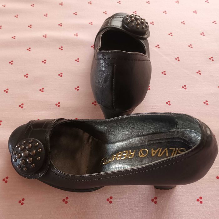 Sapatos elegantes com salto