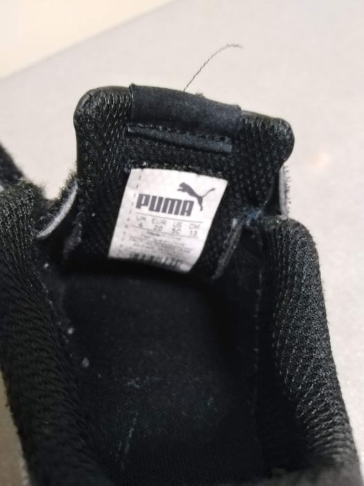 Sapatilhas pretas da marca PUMA, para menino