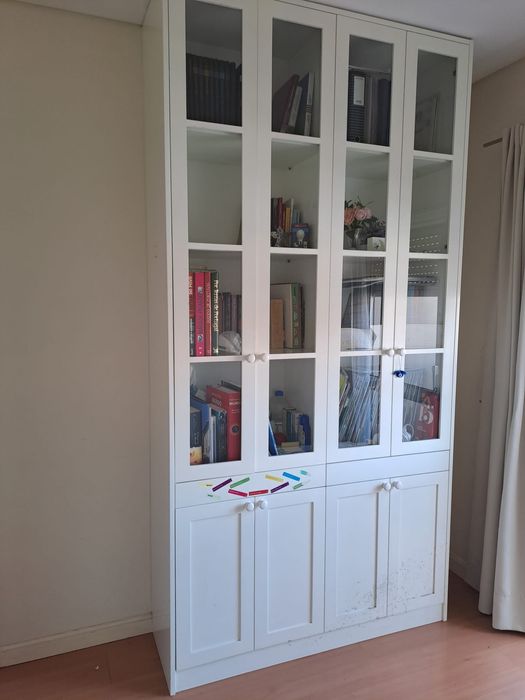 Armário /  vitrine com gavetas