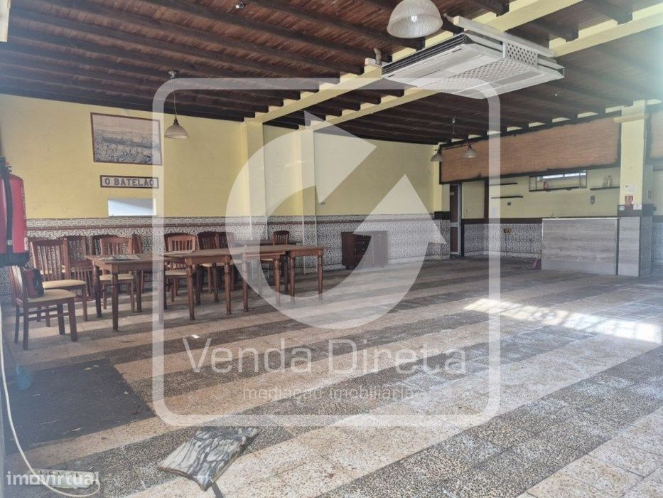 Loja Comercial junto à Praia do Rosário - Oportunidade Única de Neg...
