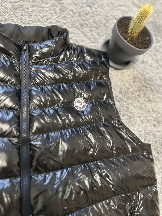 Жилетка Moncler.