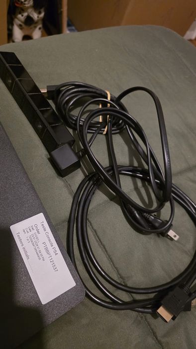 Playstation 4 slim 1TB c/ 2 comandos e PScamera