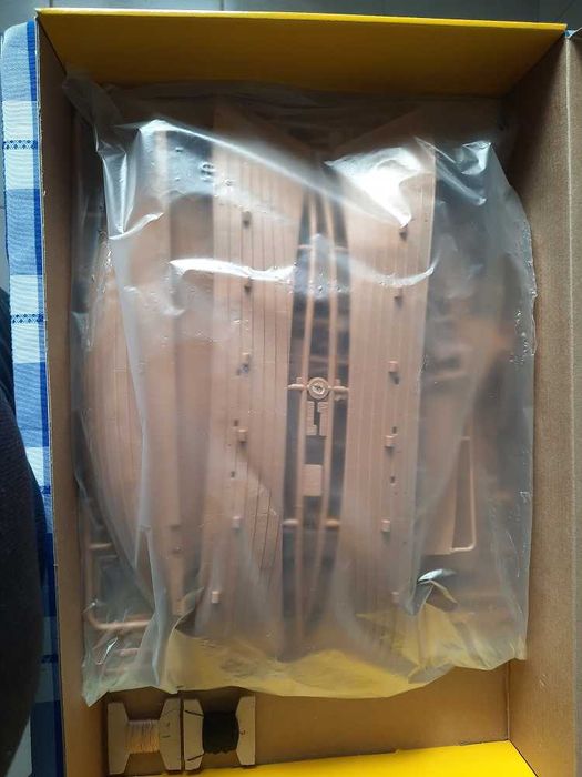 Vendo Kit Zvezda Ship Thomas 1/72 - Portes Grátis