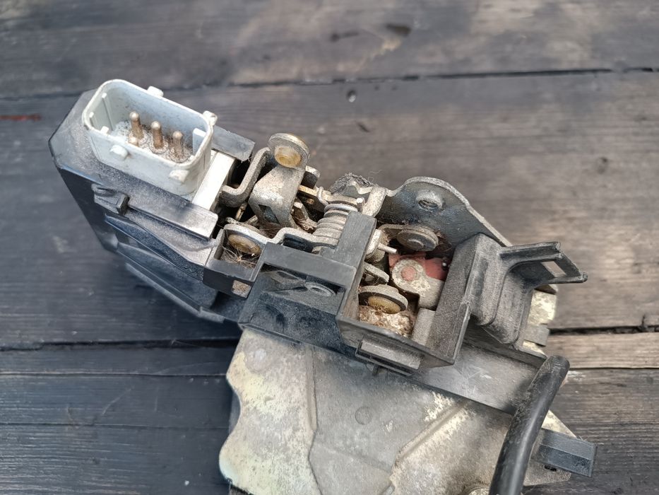 Замок перед правий БМВ Е39 BMW E39