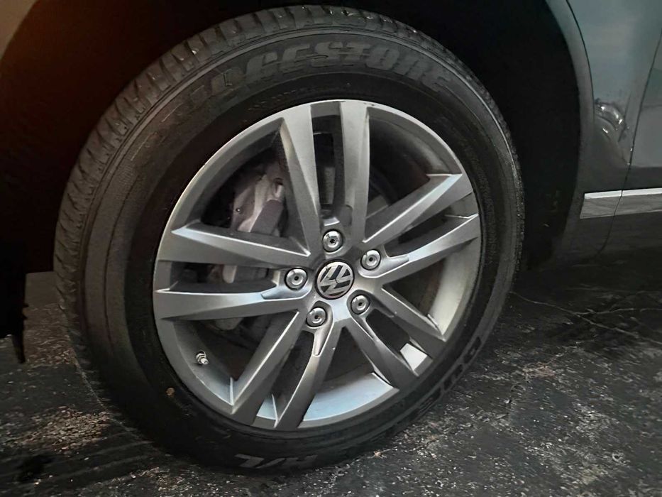 Volkswagen Touareg Lux      2015