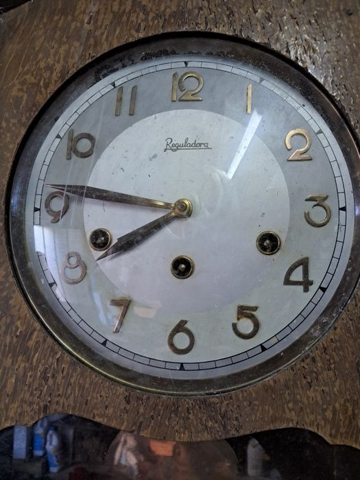 Relógio antigo a funcionar