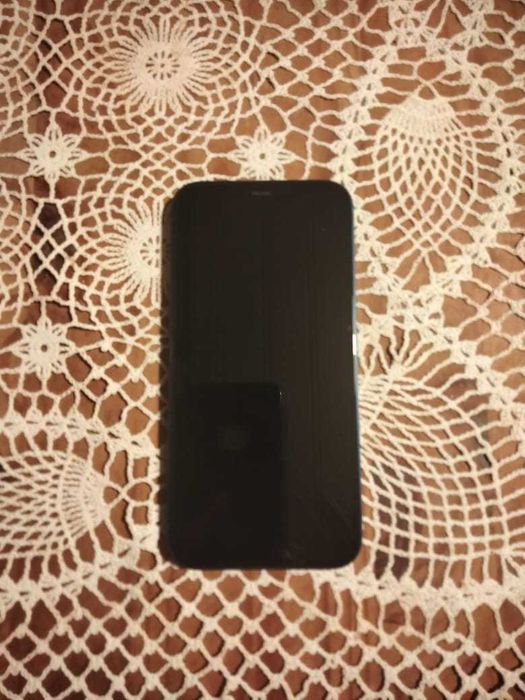 Продам Iphone 12
