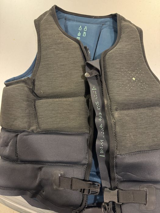 Kamizelka wakeboard Decathlon, używana