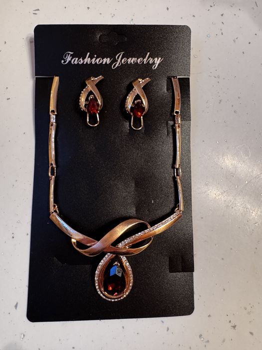 Біжутерія жіноча нова.