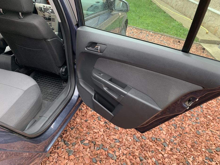 Продаю авто Opel Astra 2008