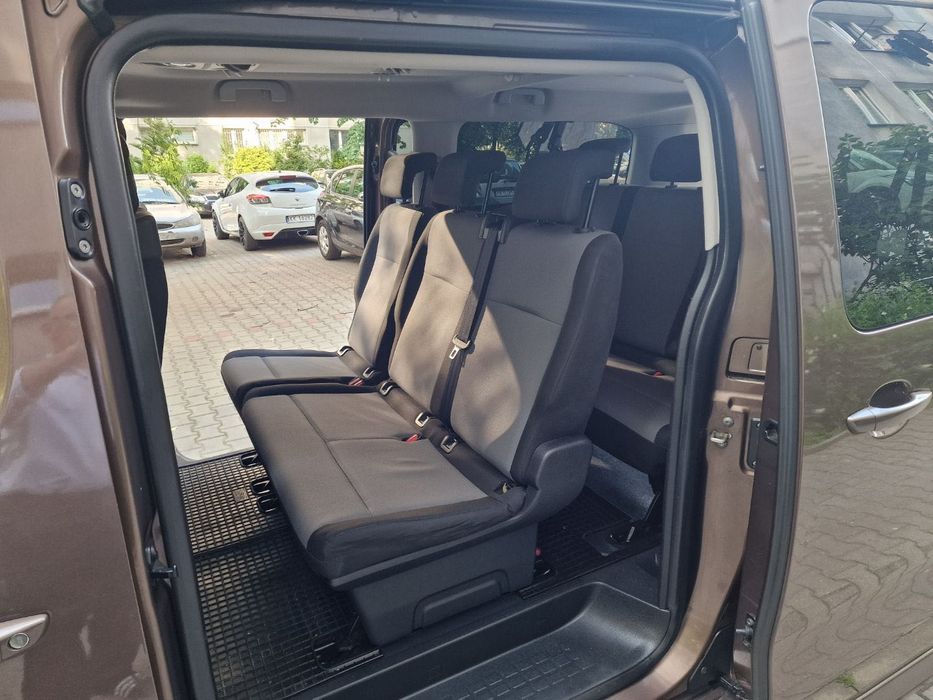 Bus 9 osobowy - Podróżuj razem wygodnie i bezpiecznie. Wynajmij mnie.