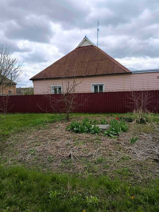 Терміново продається мебльований будинок в мальовничому місці за прийнятною ціною.
