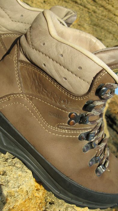 Ботинки Meindl трекинговые Кожа Подошва Vibram
Кожа. Подошва Vibram.