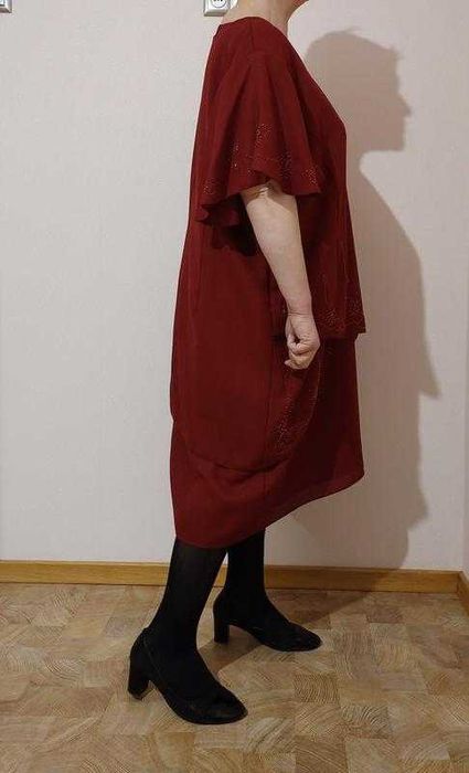 Нарядна сукня вільного крою оздоблена бісером 62-64 розміру