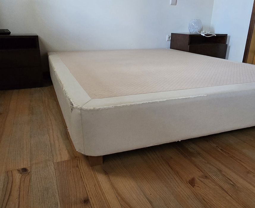 Estrado de cama 2,00x1,60 em napa