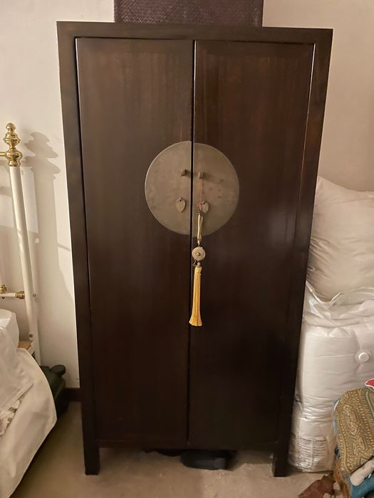 Armário chinês castanho escuro