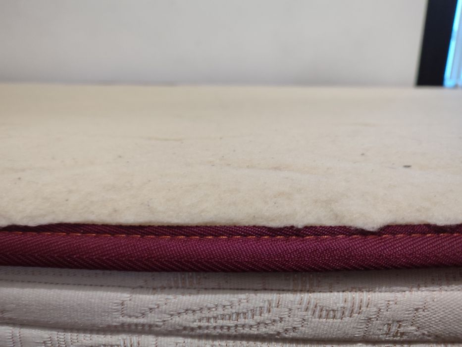 Cama de solteiro e colchão