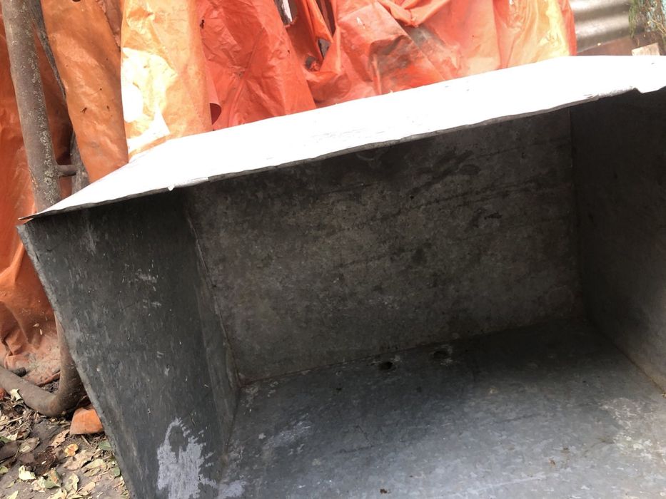 Оцинкована ємність. Оцинкований контейнер, ящик.