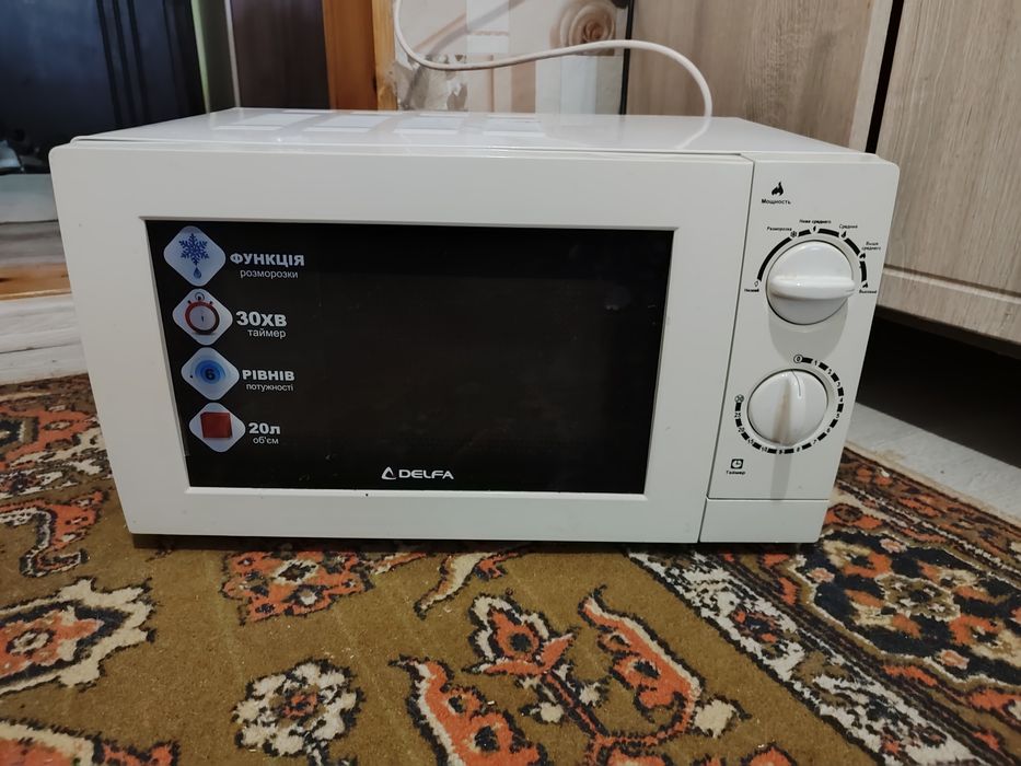 Микроволновка Delfa m20fw (полурабочая)  под ремонт
