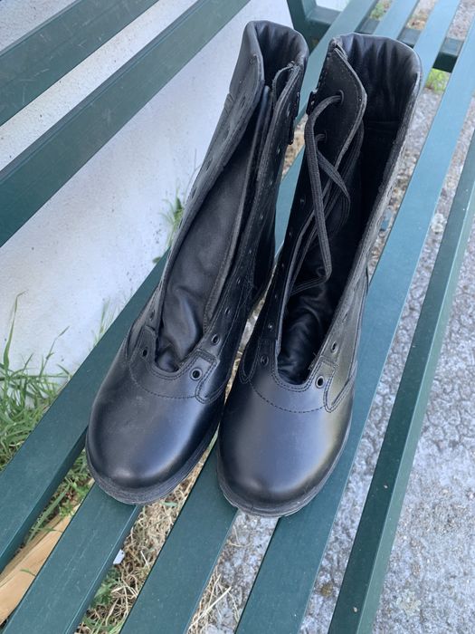 Botas novas (equipamento segurança)