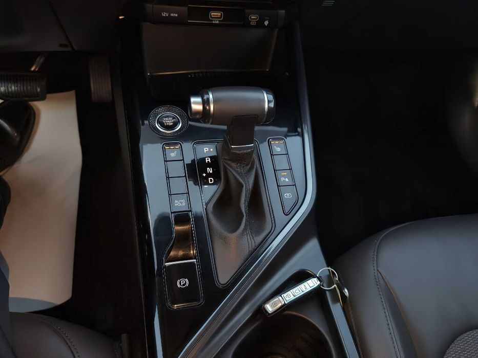 Kia Niro EX Hybrid      2023