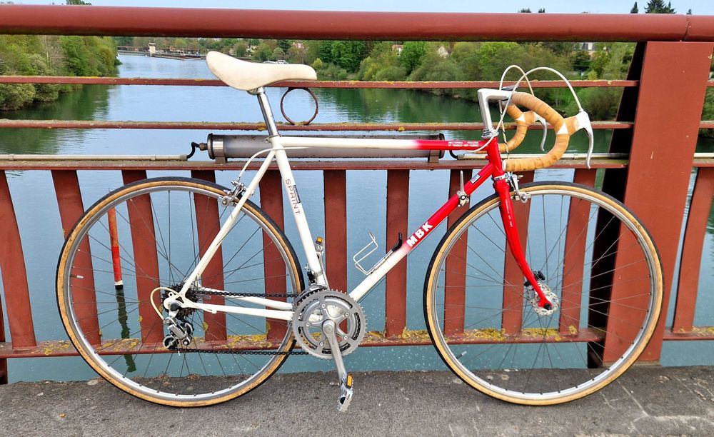 Rower Szosowy - kolarzówka Vintage retro MBK SPRINT, 1992 rok, piekny unikatowy Francuski ale "Bialo Czerwony" klasyk w super stanie, serwisowany!