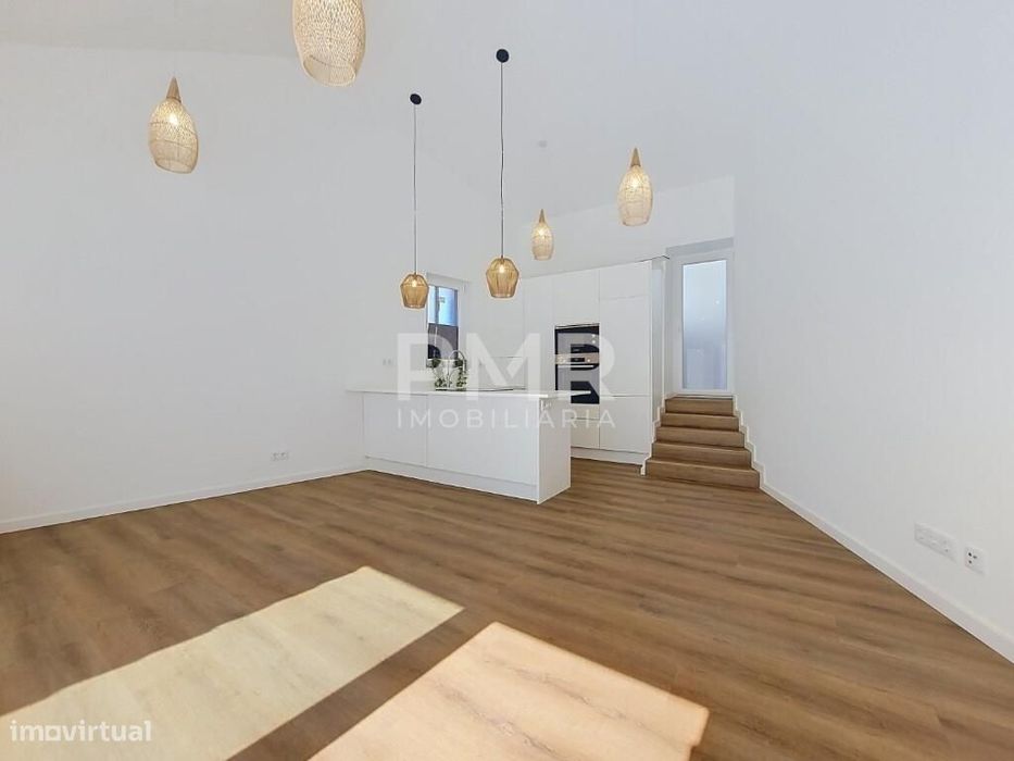 Moradia T2 Totalmente Remodelada em Caxias