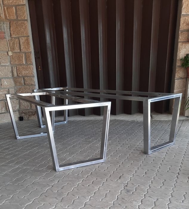 Estruturas mesa em metal
