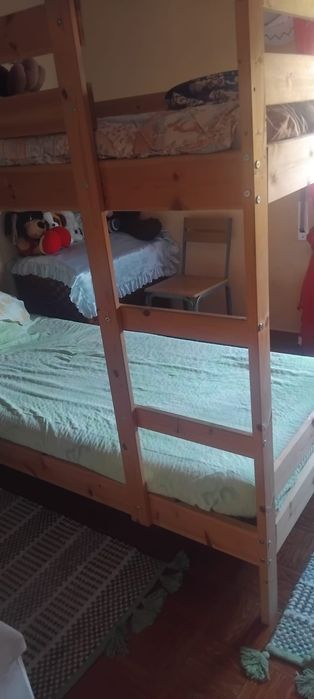 Vendo beliche de madeira com colchão
