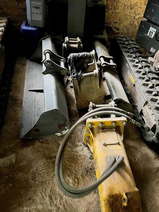 ESCAVADORA VOLVO ECR25D