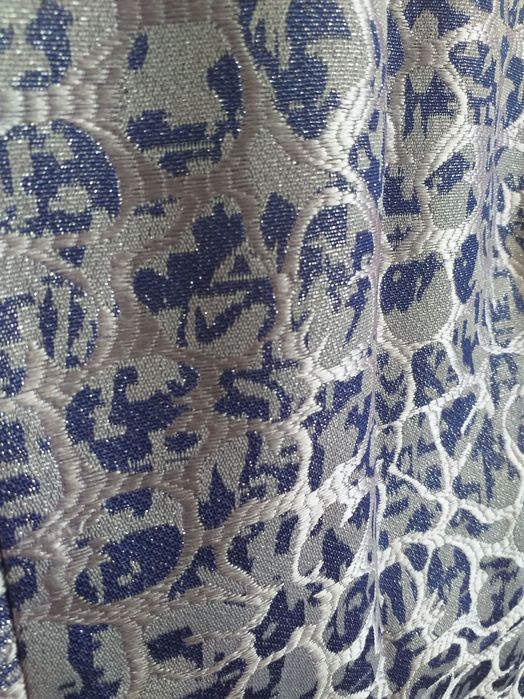 Vestido de cerimónia lilás e prateado