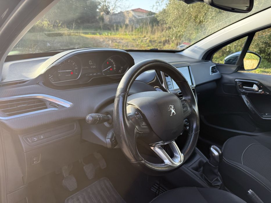 Peugeot 208 1.2 Style - Nacional