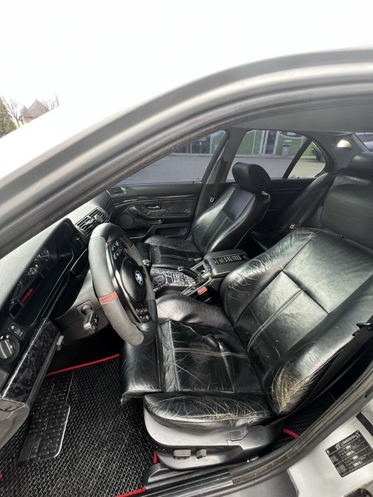 Продам BMW e39 523i