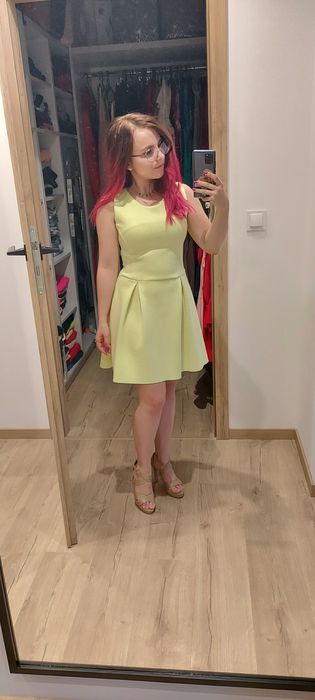 Sukienka neonowy kolor żółty dzień kobiet