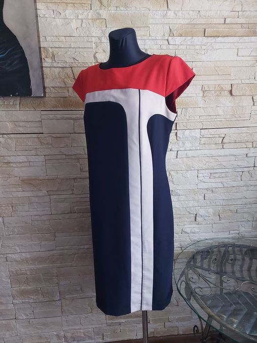 Elegancka sukienka wysmuklająca granatowo-biało-czerwona wesele