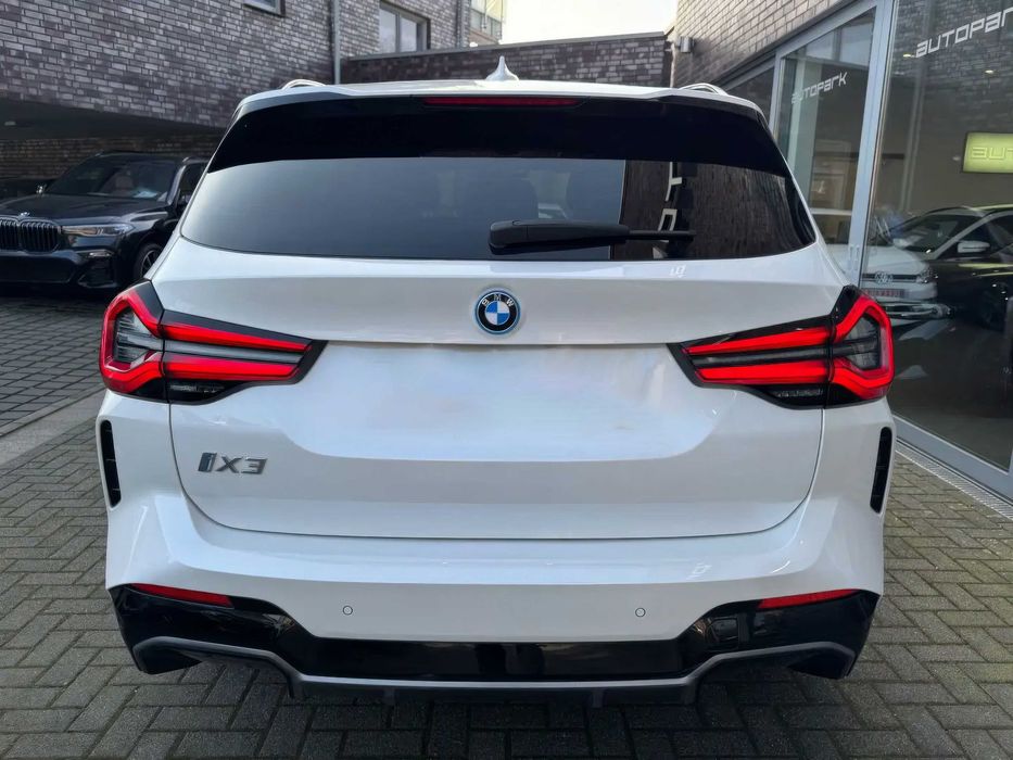 BMW iX3      2023