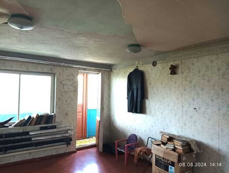 Продам.. двухэтажный кирпичный дом в Мерефе.