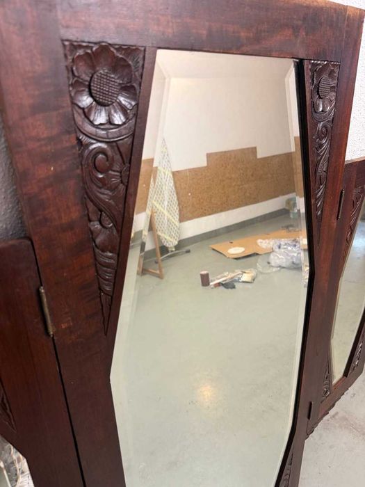 Conjunto antigo em madeira – 2 mesas de cabeceira + espelho triplo