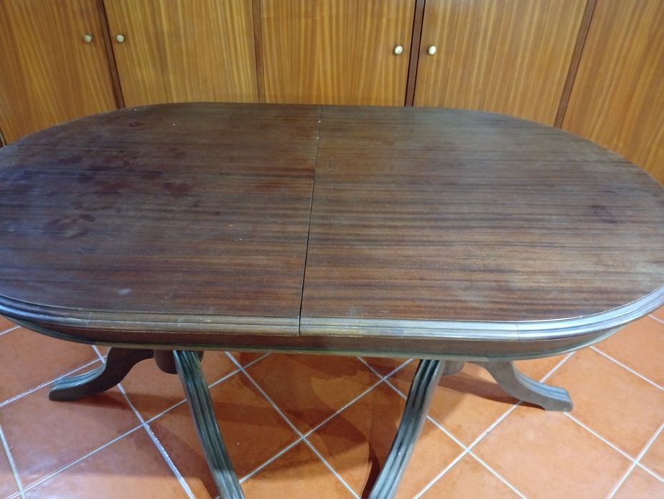 Mesa de sala extencivel mais 6 cadeiras