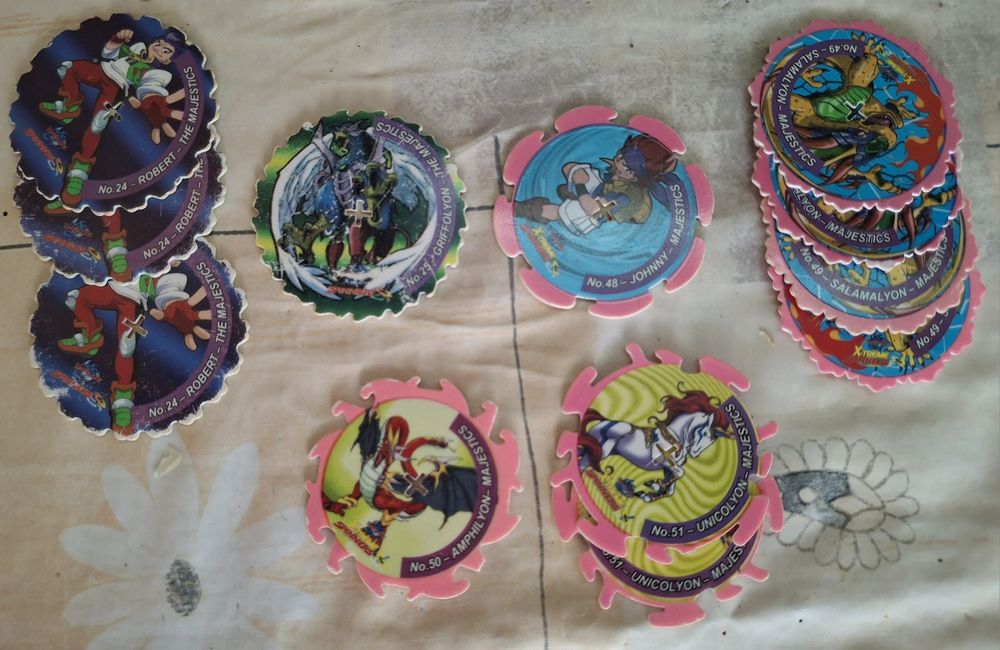 Tazos varios vendo tudo conforme foto.