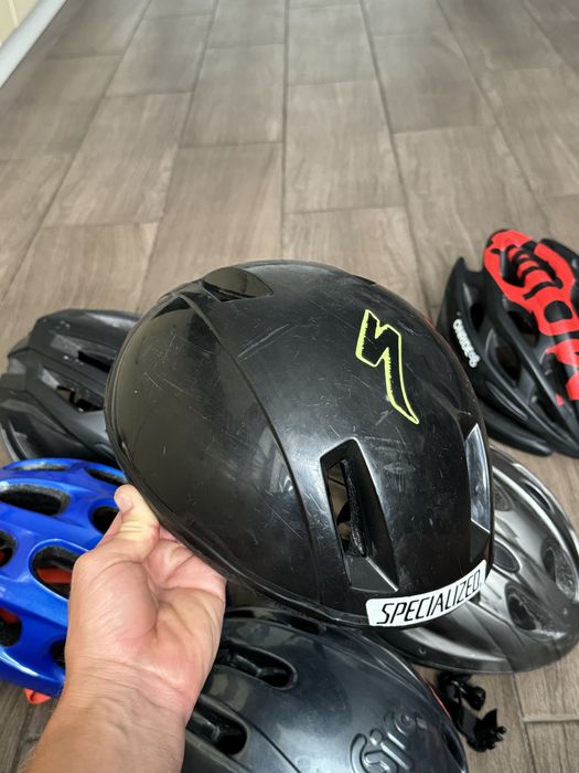 Велошоломи  Abus , specialized, Giro,